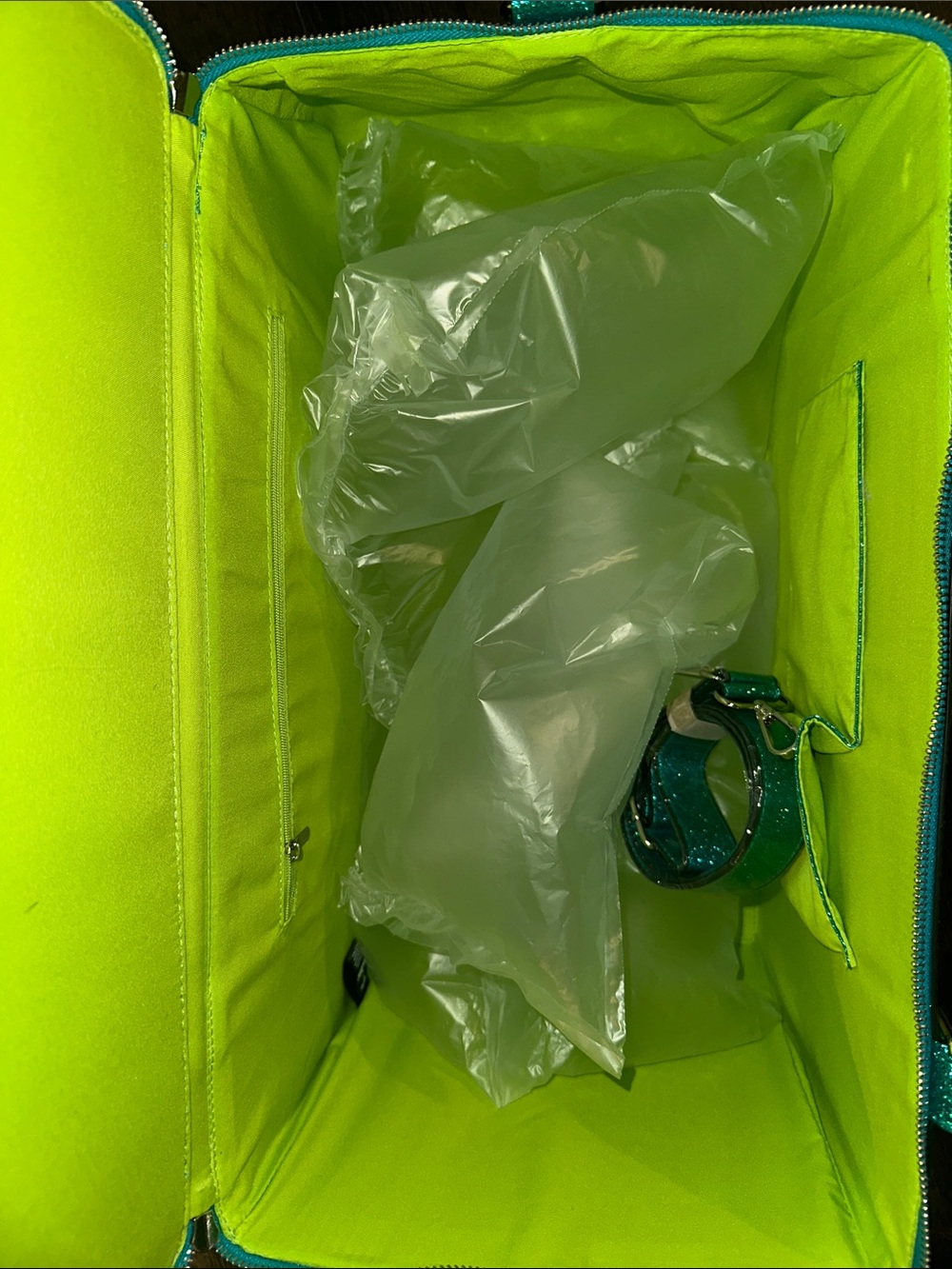 Dolls Kill Scooby Doo The Mystery Machine Weekend - Picture 3 of 3